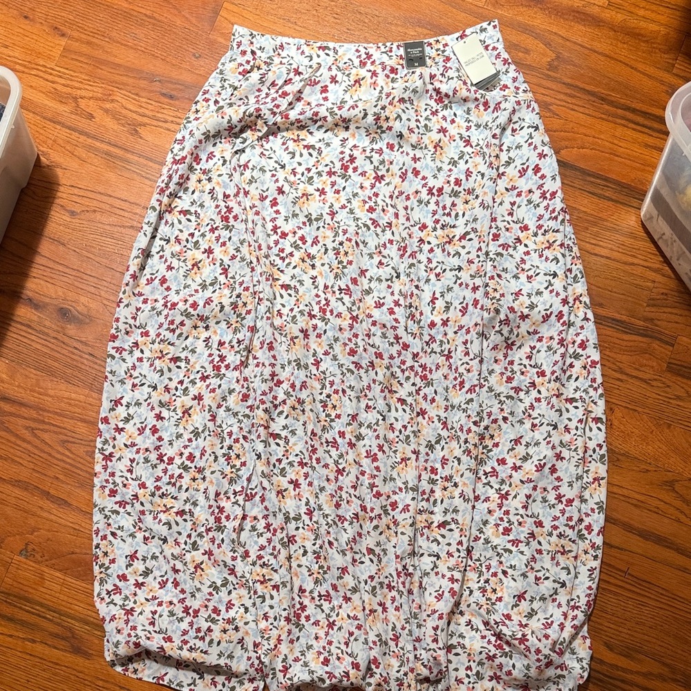 NWT Abercrombie Floral Print Women's Skirt